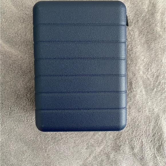 AWAY TOILETRY CASE - Picture 3 of 4